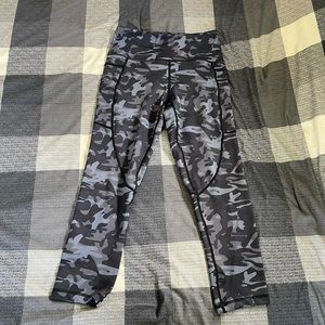ZYIA Active Light N Tight Camo size small